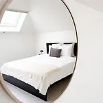 Private In 5br & 1lr Shared Aprt, Near Center With Kitchen & Wifi