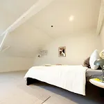 Private In 5br & 1lr Shared Aprt, Near Center With Kitchen & Wifi *