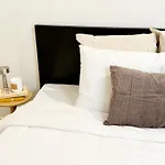 Apartmán Private In 5br & 1lr Shared Aprt, Near Center With Kitchen & Wifi *