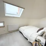 Private In 5br & 1lr Shared Aprt, Near Center With Kitchen & Wifi *