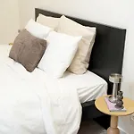 Private In 5br & 1lr Shared Aprt, Near Center With Kitchen & Wifi Apartmán *