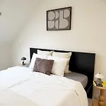 Apartmán Private In 5br & 1lr Shared Aprt, Near Center With Kitchen & Wifi *