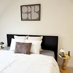 Private In 5br & 1lr Shared Aprt, Near Center With Kitchen & Wifi * Gent