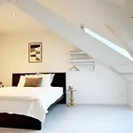 Apartmán Private In 5br & 1lr Shared Aprt, Near Center With Kitchen & Wifi