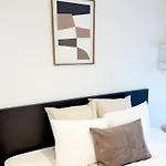 Apartmán Private In 5br & 1lr Shared Aprt, Near Center With Kitchen & Wifi