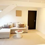 Private In 5br & 1lr Shared Aprt, Near Center With Kitchen & Wifi *