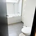 Private In 5br & 1lr Shared Aprt, Near Center With Kitchen & Wifi *