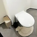 Private In 5br & 1lr Shared Aprt, Near Center With Kitchen & Wifi Apartmán *