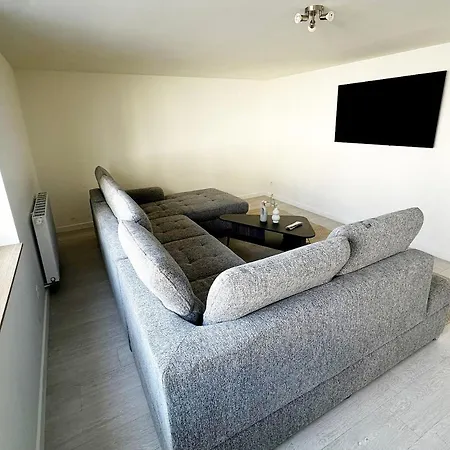 Private Room In 5Br Shared Aprt, Near City Center With Wifi