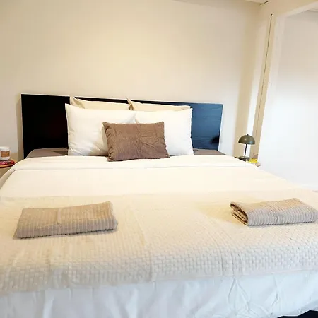 Private In 5br & 1lr Shared Aprt, Near Center With Kitchen & Wifi Apartamento *