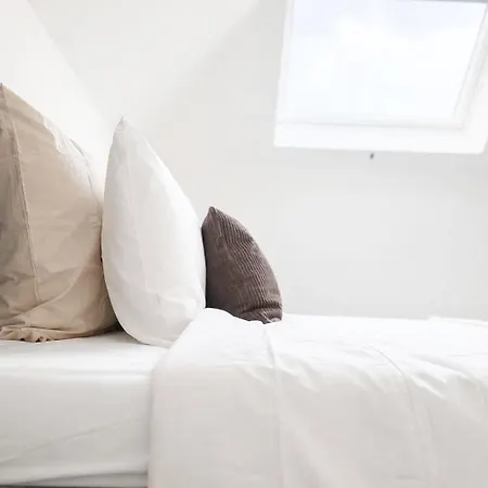 Private Room In 5Br Shared Aprt, Near City Center With Wifi *