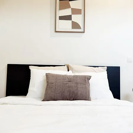 Private In 6br Shared Aprt, Near Center With Kitchen & Wifi Apartment *