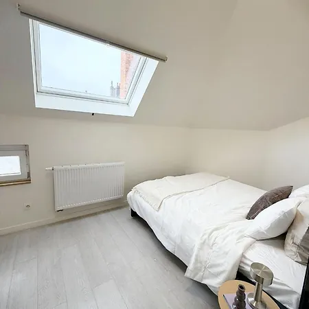Private Room In 5Br Shared Aprt, Near City Center With Wifi *