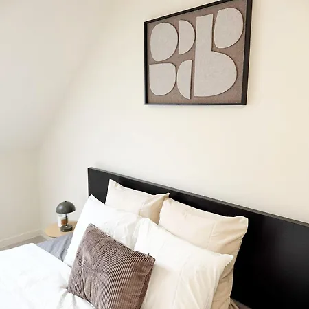 Private In 5br & 1lr Shared Aprt, Near Center With Kitchen & Wifi Appartamento Gand