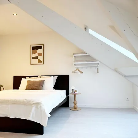 Apartment Private In 6br Shared Aprt, Near Center With Kitchen & Wifi