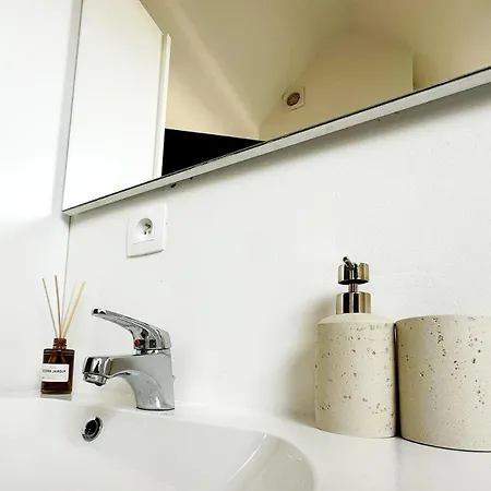 Lägenhet Private Room In 5Br Shared Aprt, Near City Center With Wifi *