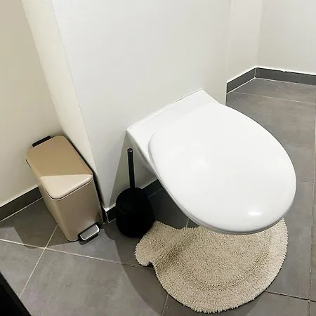 Private Room In 5Br Shared Aprt, Near City Center With Wifi Lägenhet *