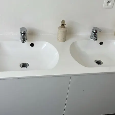 Lägenhet Private Room In 5Br Shared Aprt, Near City Center With Wifi *