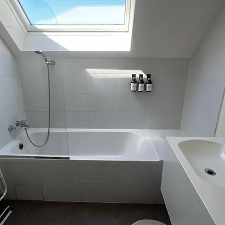 Private Room In 5Br Shared Aprt, Near City Center With Wifi *