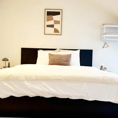 Private In 5br Shared Aprt, Near Center With Wifi *