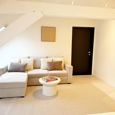 Private In 5br Shared Aprt, Near Center With Wifi