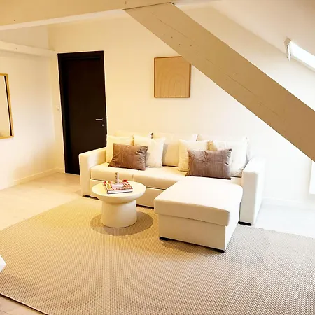 Private In 5br Shared Aprt, Near Center With Wifi *