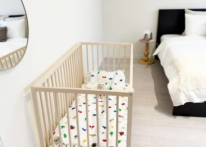 Private In 5br & 1lr Shared Aprt, Near Center With Kitchen & Wifi Apartment Gent