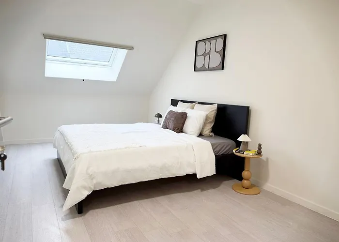 Private In 5br & 1lr Shared Aprt, Near Center With Kitchen & Wifi Gand