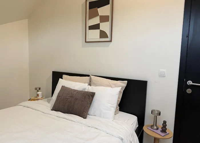 Apartment Private In 5br & 1lr Shared Aprt, Near Center With Kitchen & Wifi *