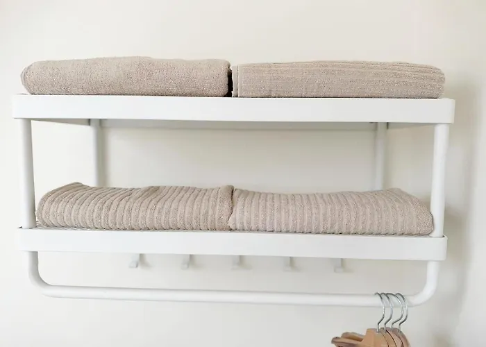 Private In 5br & 1lr Shared Aprt, Near Center With Kitchen & Wifi *