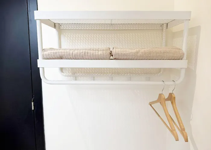 Apartment Private In 5br & 1lr Shared Aprt, Near Center With Kitchen & Wifi