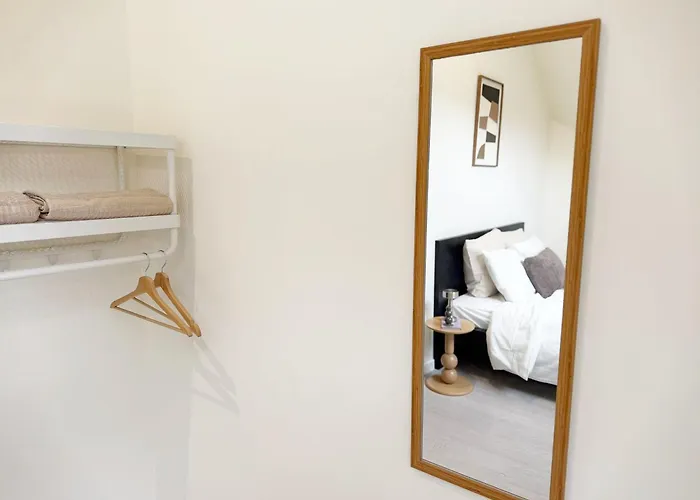 Private In 5br & 1lr Shared Aprt, Near Center With Kitchen & Wifi Gand