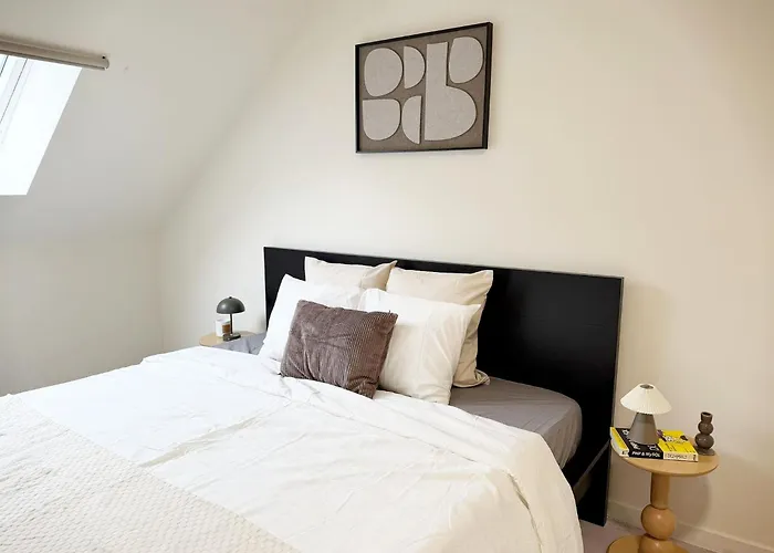 Appartamento Private In 5br & 1lr Shared Aprt, Near Center With Kitchen & Wifi *