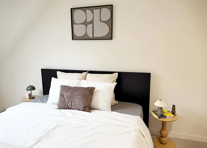 Private In 5br & 1lr Shared Aprt, Near Center With Kitchen & Wifi * Gand