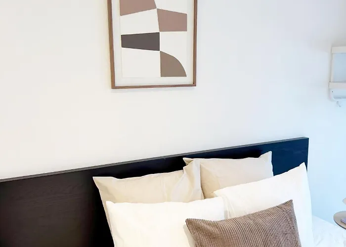 Apartment Private In 5br & 1lr Shared Aprt, Near Center With Kitchen & Wifi