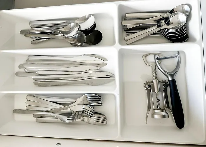 Private In 5br & 1lr Shared Aprt, Near Center With Kitchen & Wifi Apartamento *