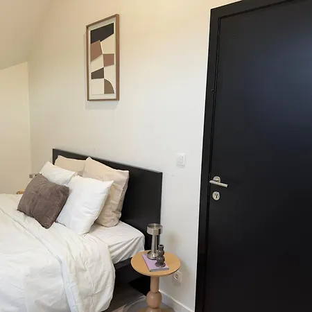 Private In 6br Shared Aprt, Near Center With Kitchen & Wifi